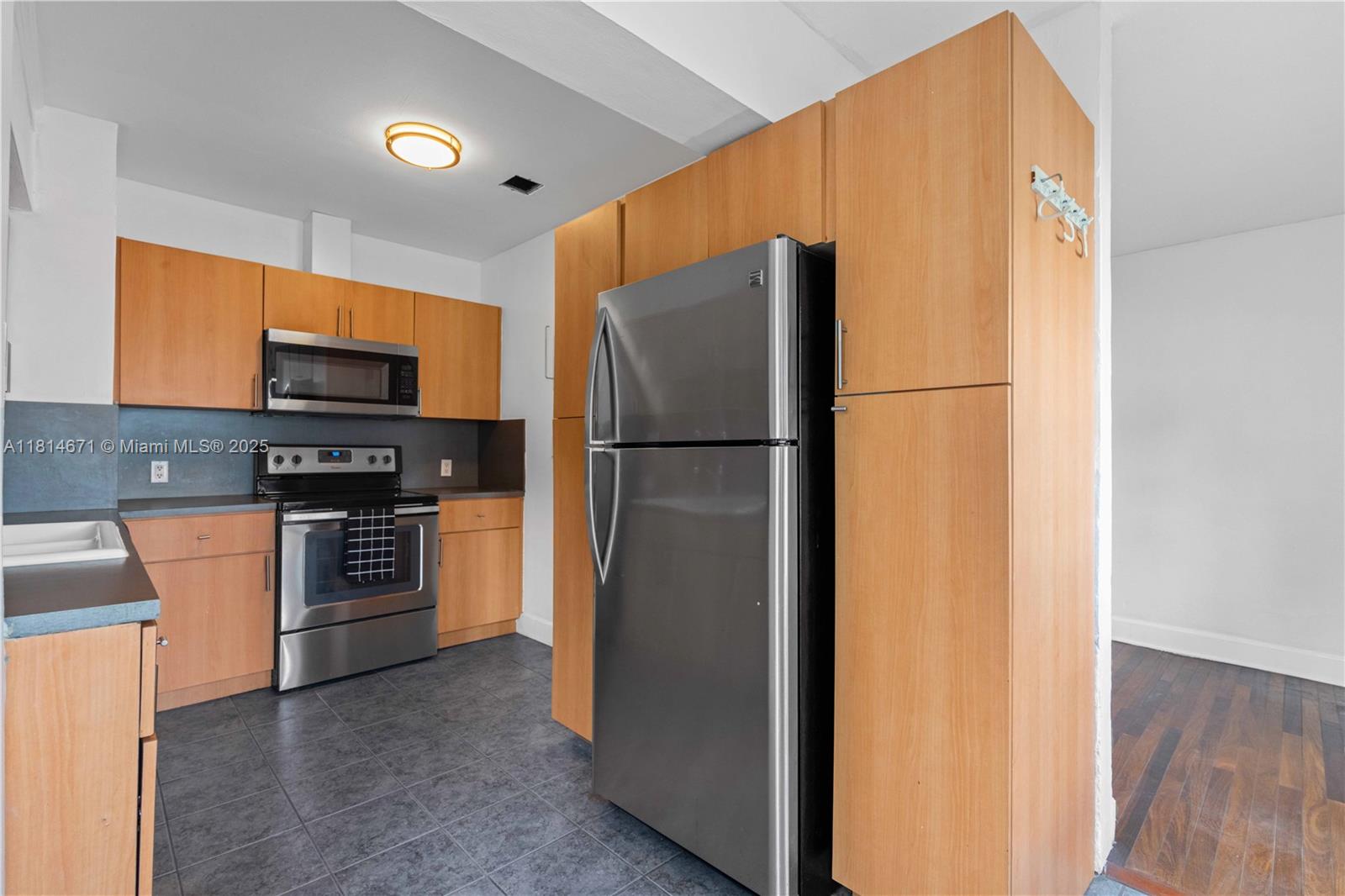 1105 NE 119th St, Biscayne Park, Florida image 15
