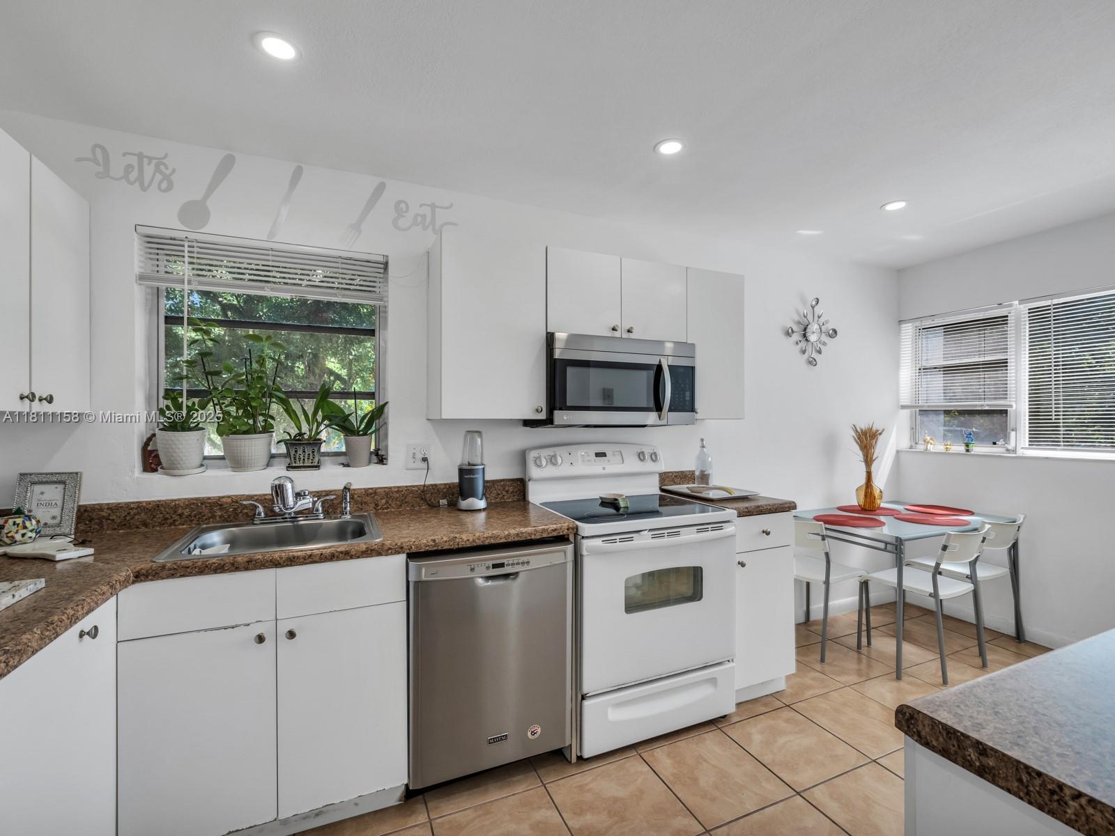 8401 Lagos De Campo Blvd #210V, Tamarac, Florida image 13