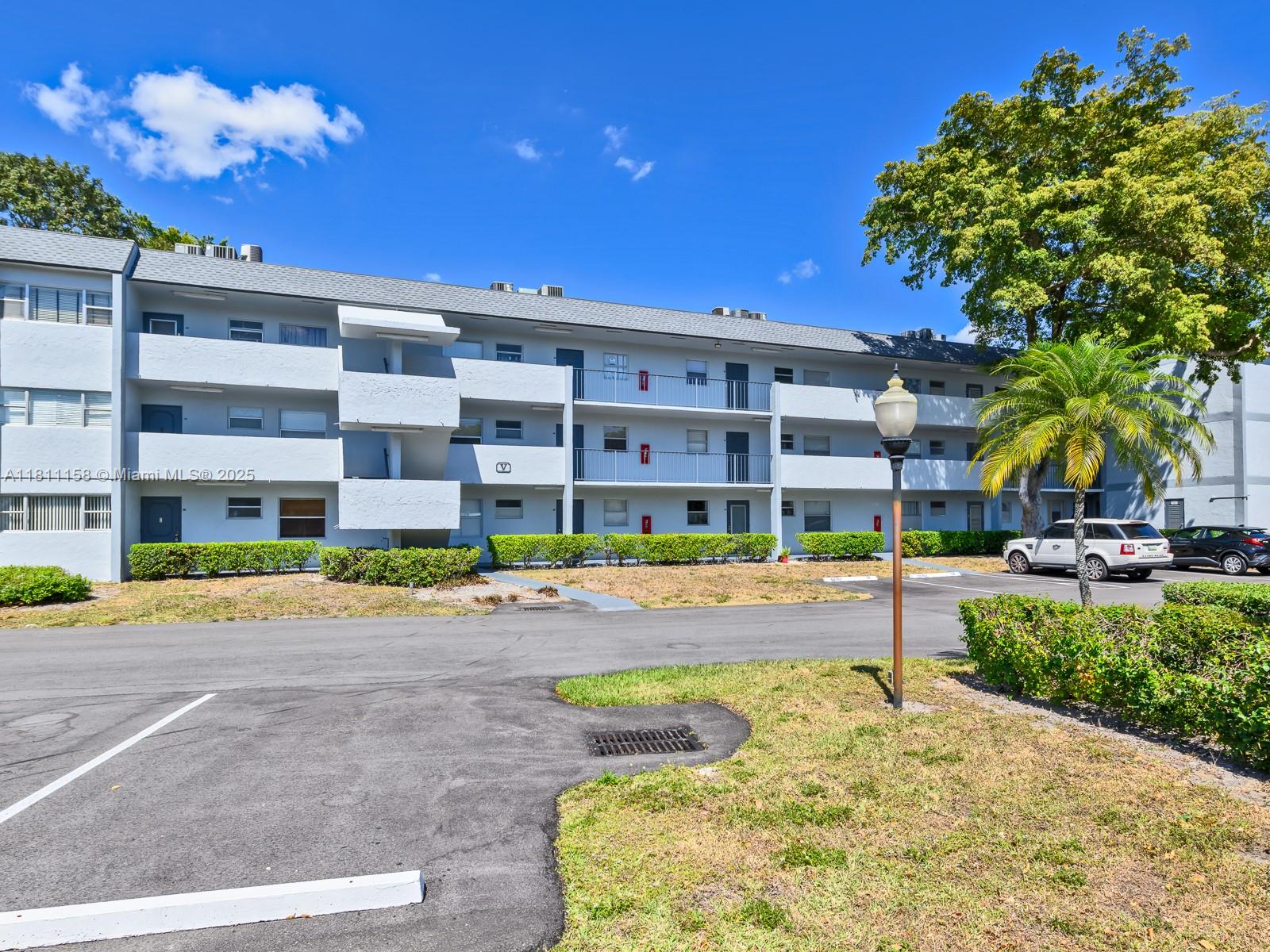 8401 Lagos De Campo Blvd #210V, Tamarac, Florida image 2