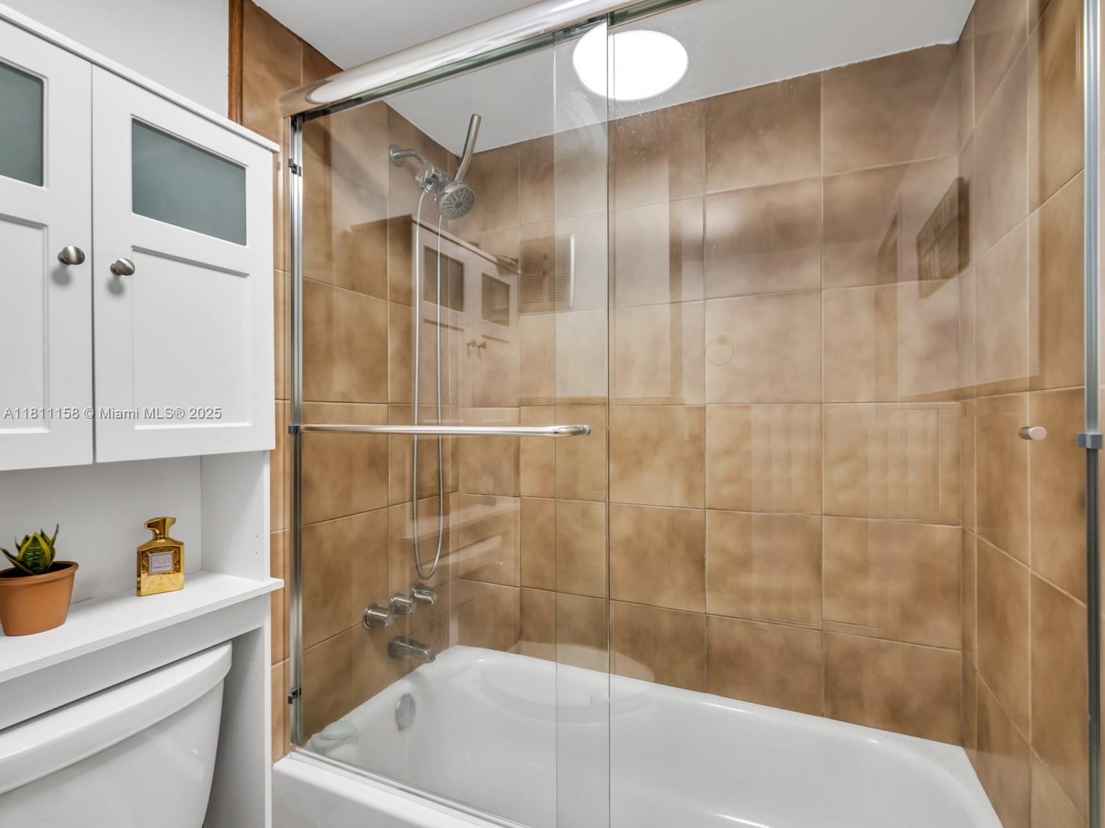 8401 Lagos De Campo Blvd #210V, Tamarac, Florida image 20