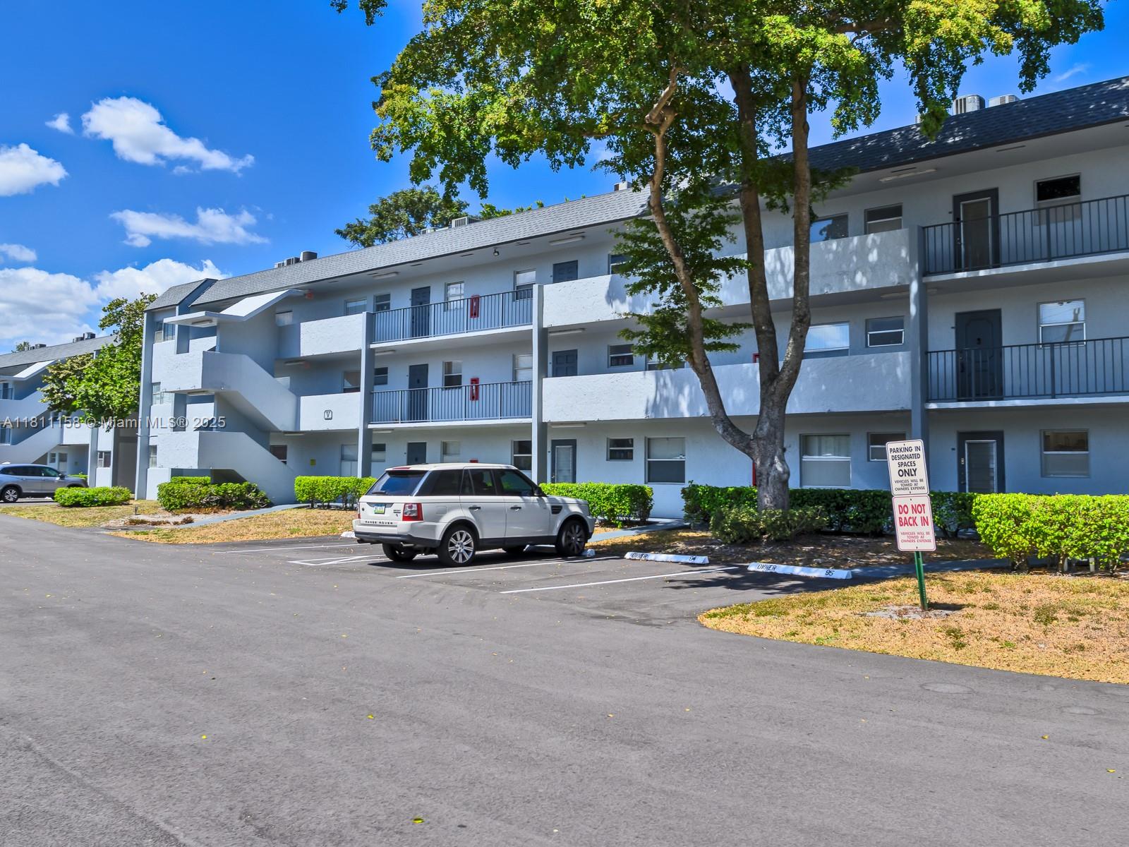 8401 Lagos De Campo Blvd #210V, Tamarac, Florida image 3