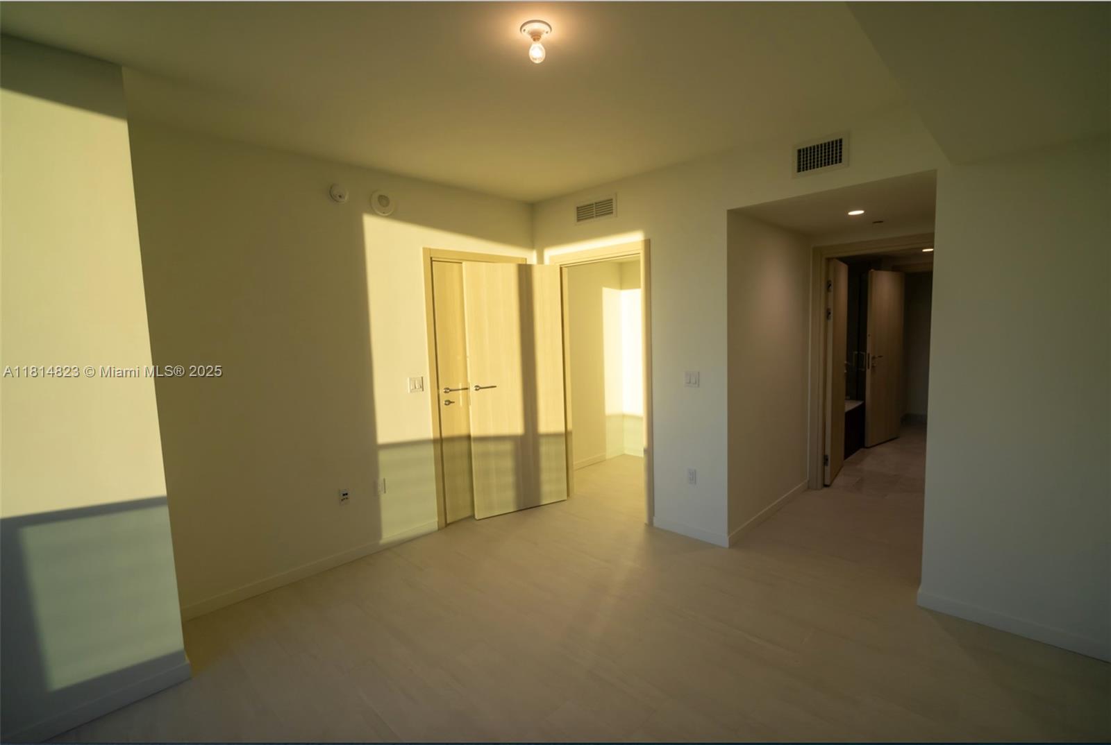 1000 Brickell Plaza #2506, Miami FL 33131
