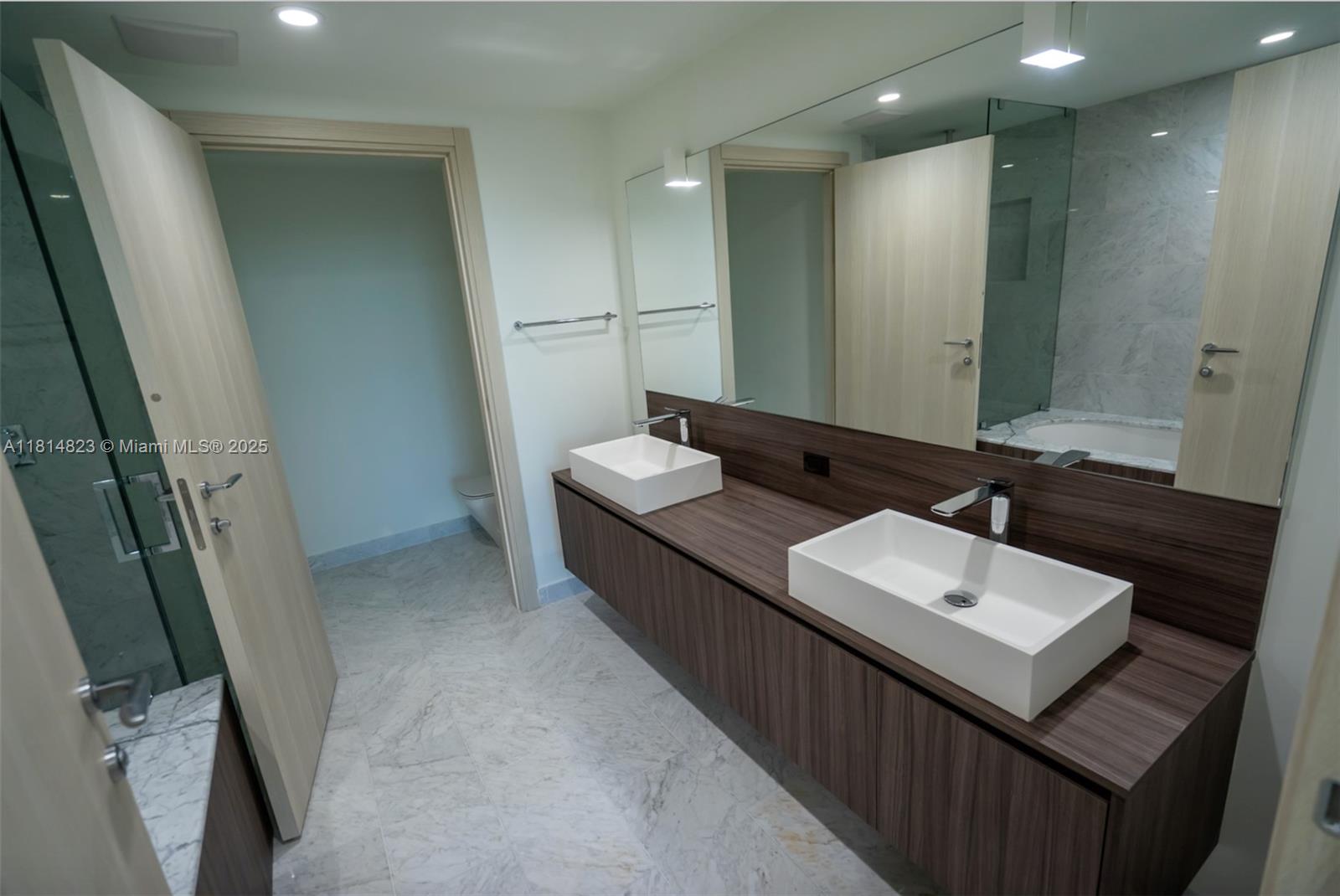 1000 Brickell Plaza #2506, Miami FL 33131
