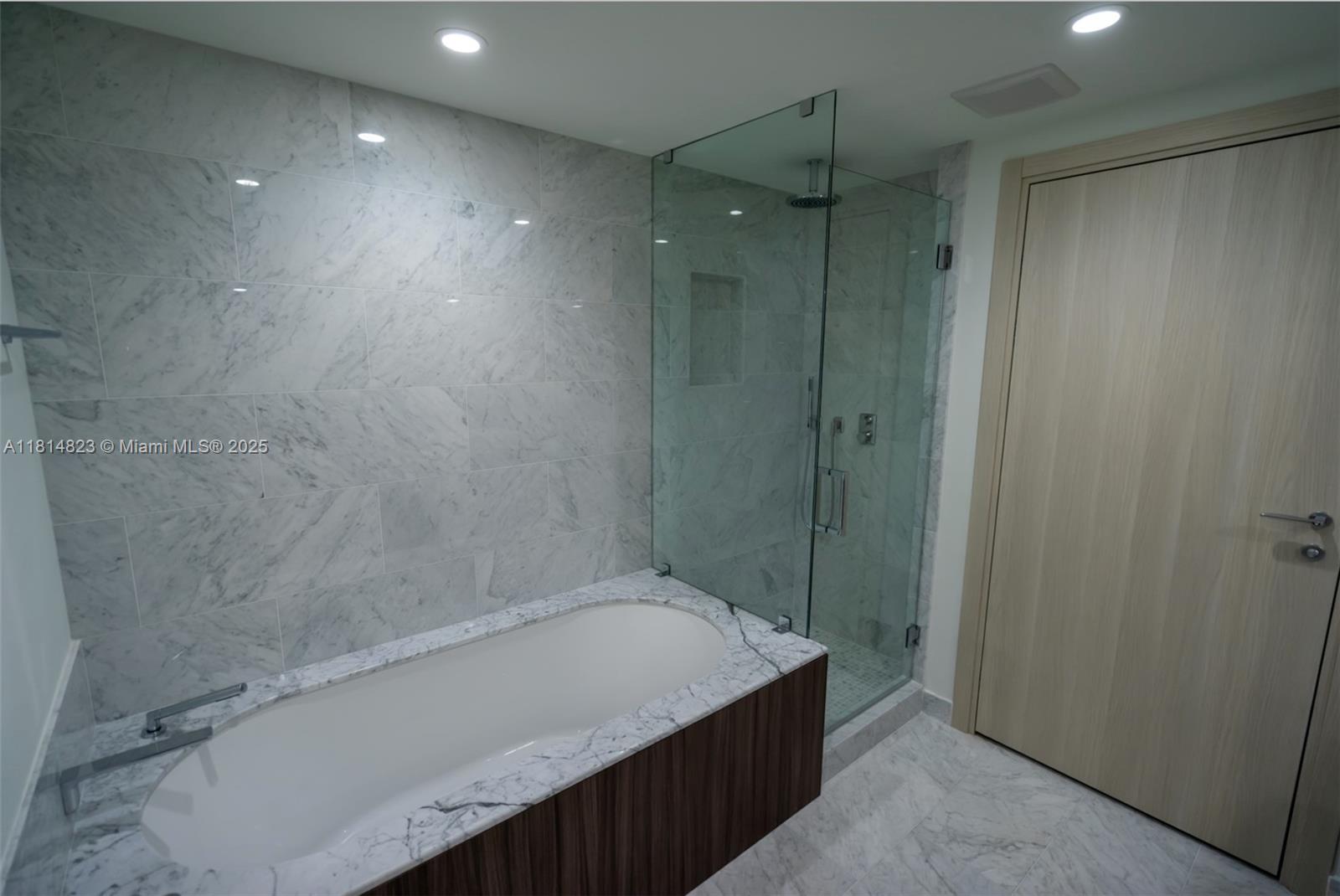 1000 Brickell Plaza #2506, Miami FL 33131