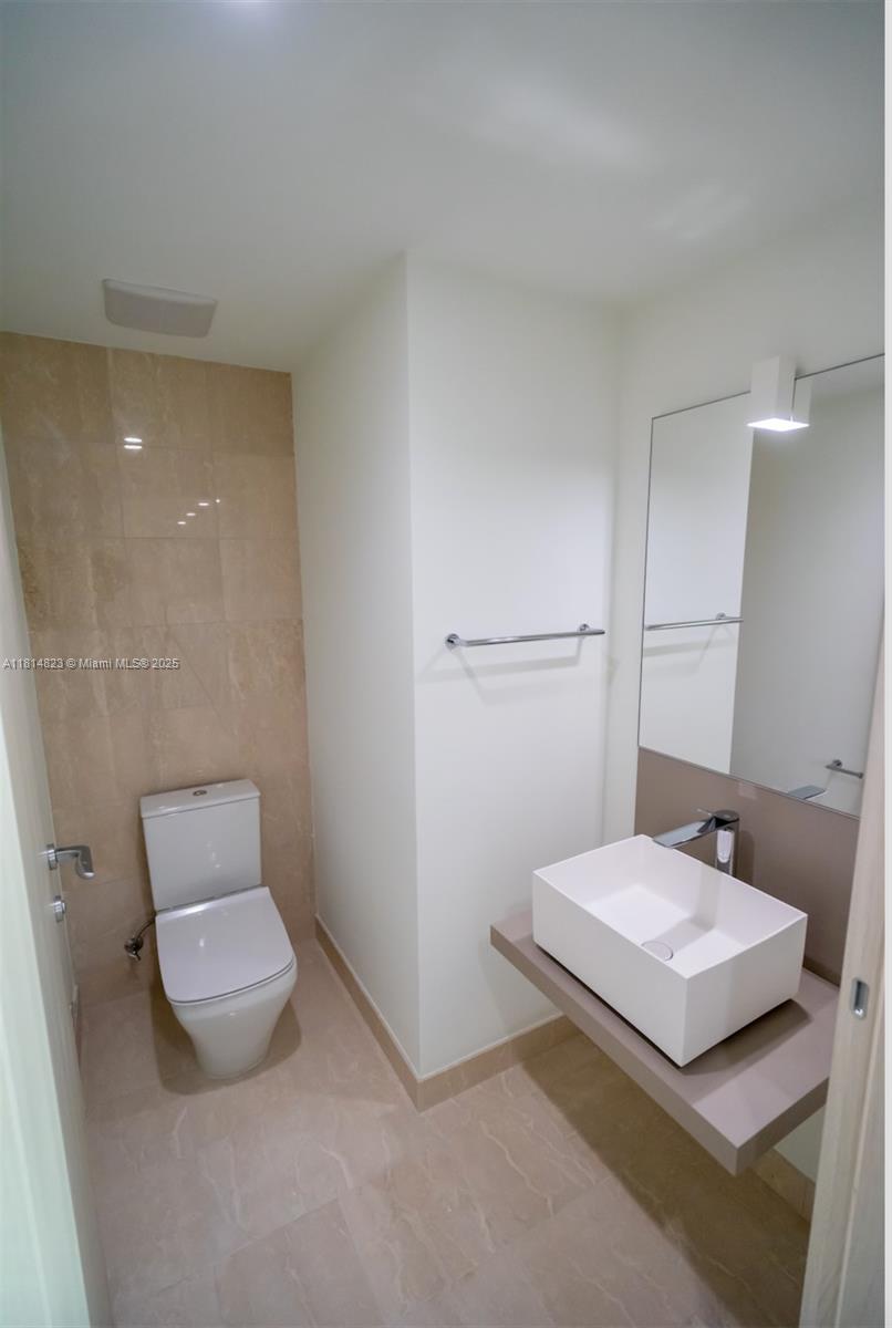 1000 Brickell Plaza #2506, Miami FL 33131