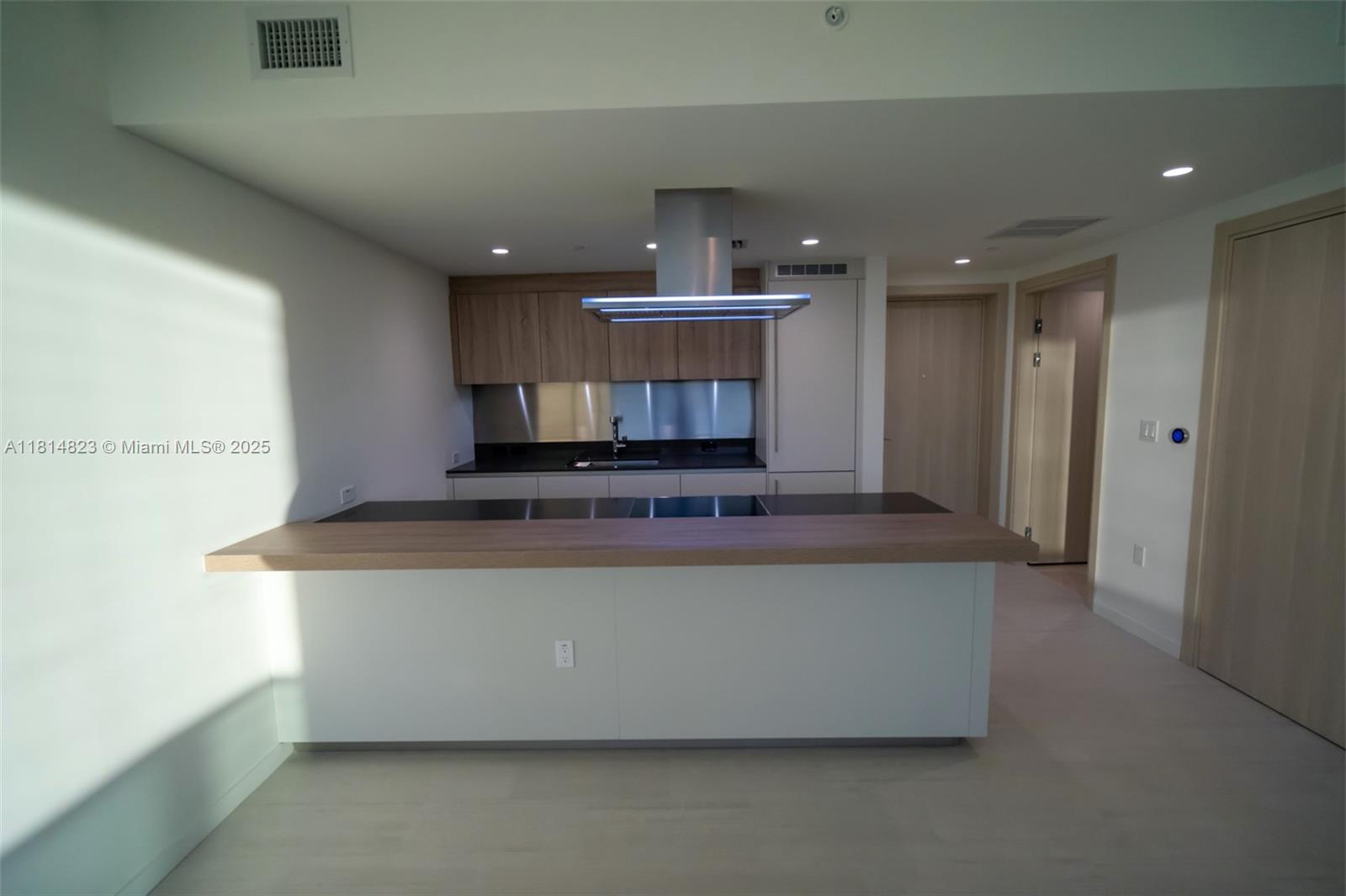 1000 Brickell Plaza #2506, Miami FL 33131