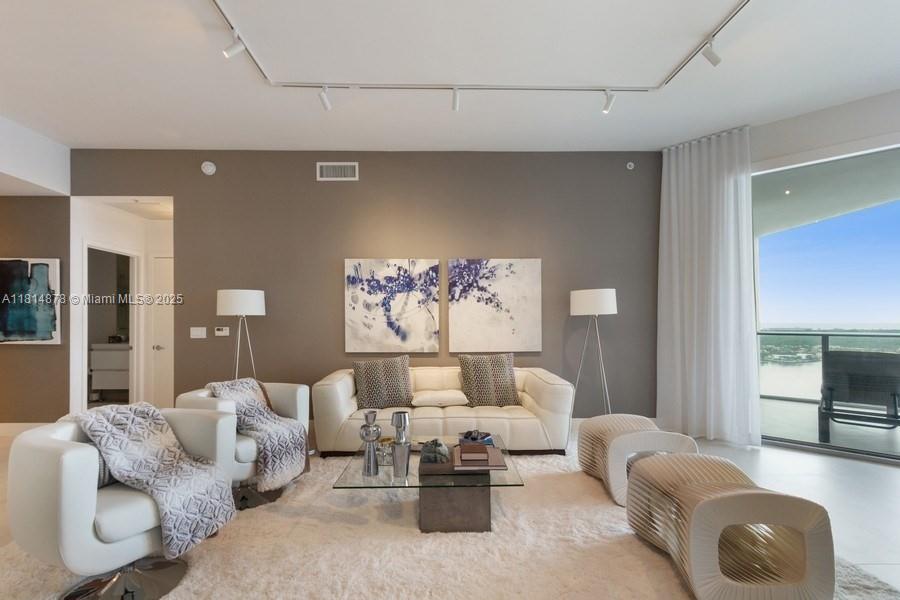 17301 Biscayne Blvd Unit L P H-3, North Miami Beach, Florida 33160