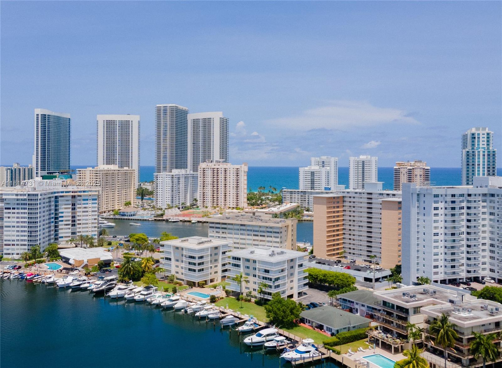 120 Golden Isles Dr #33B, Hallandale Beach, Florida image 1