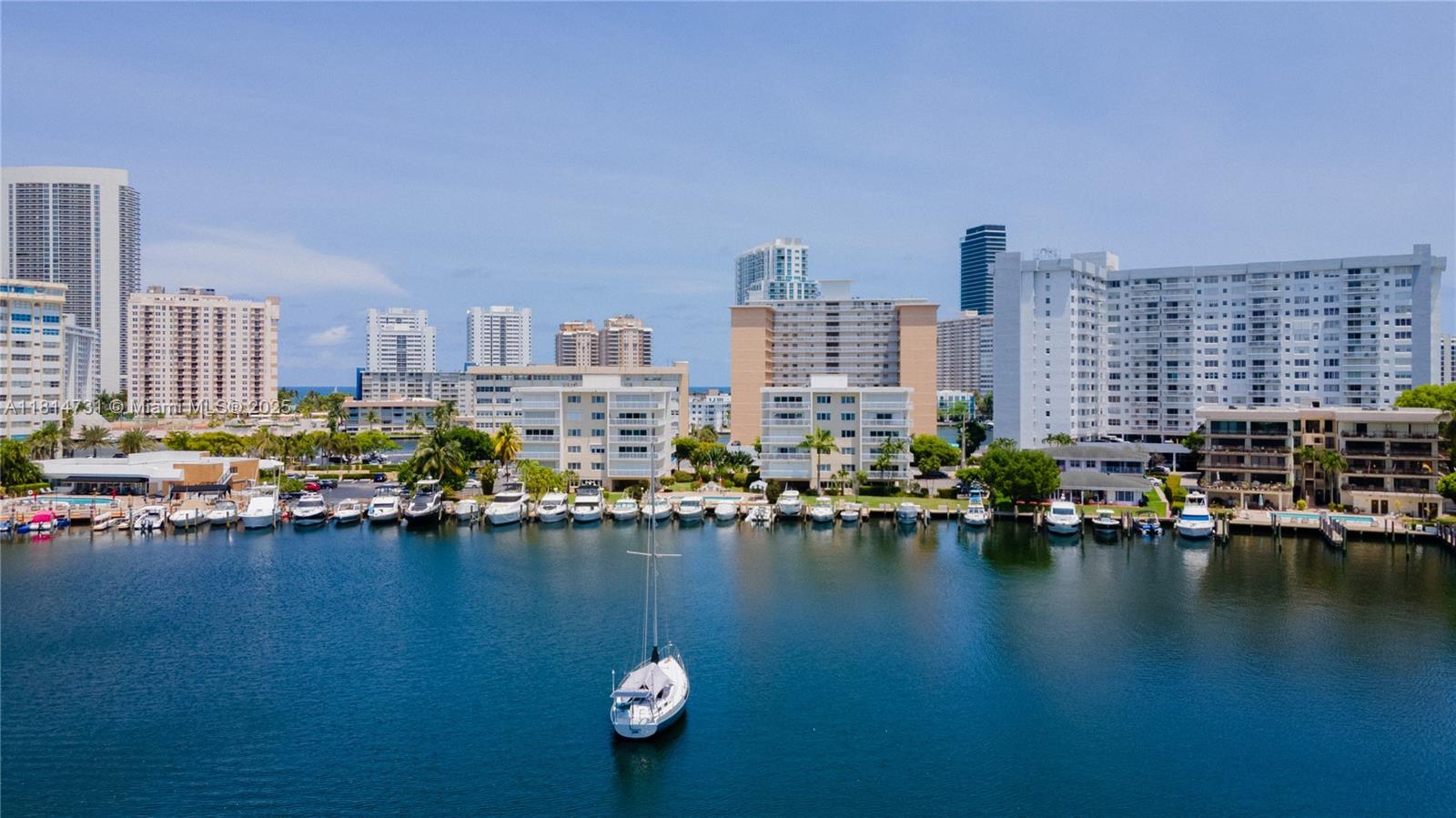 120 Golden Isles Dr #33B, Hallandale Beach, Florida image 2