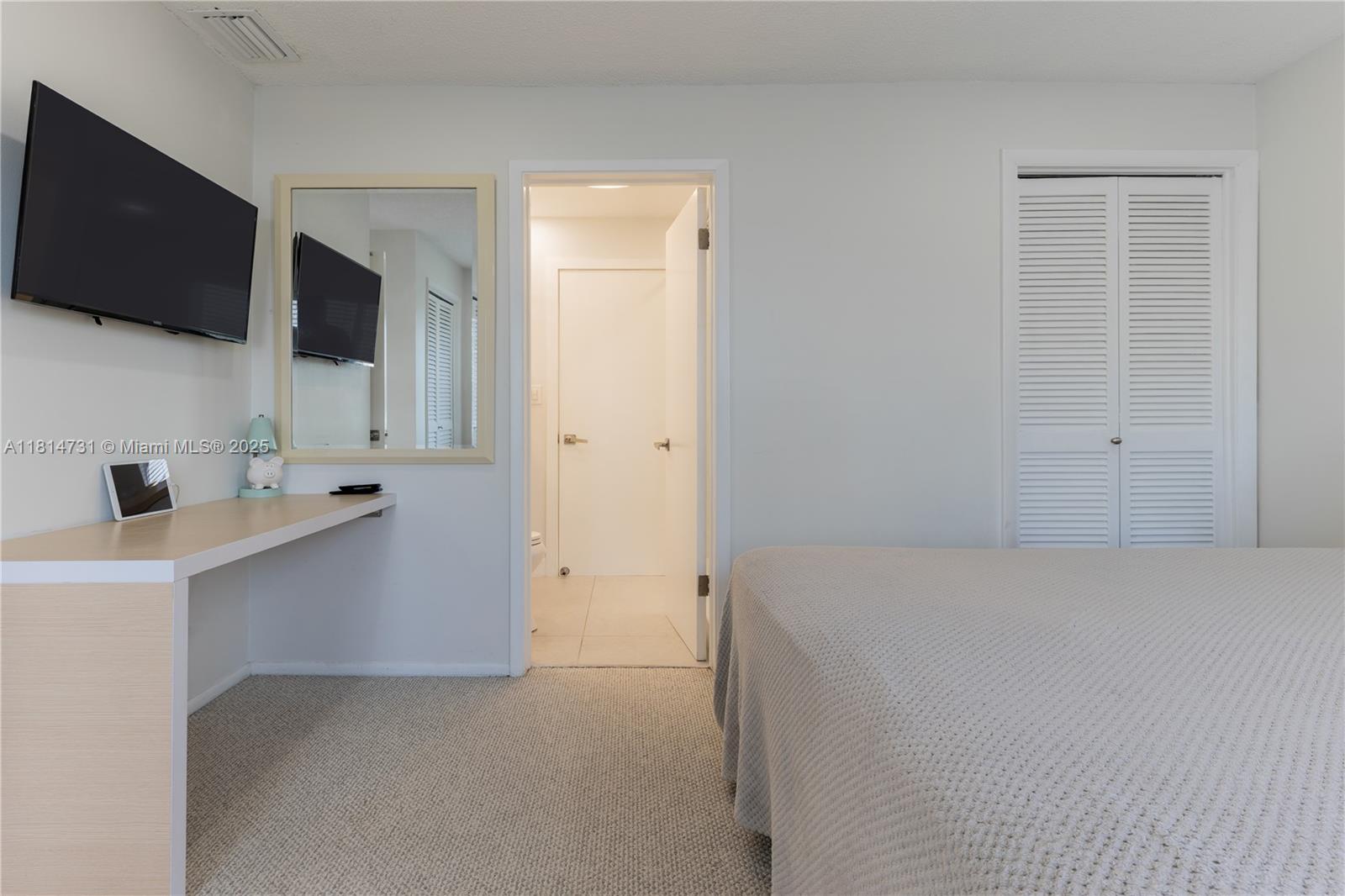 120 Golden Isles Dr #33B, Hallandale Beach, Florida image 22