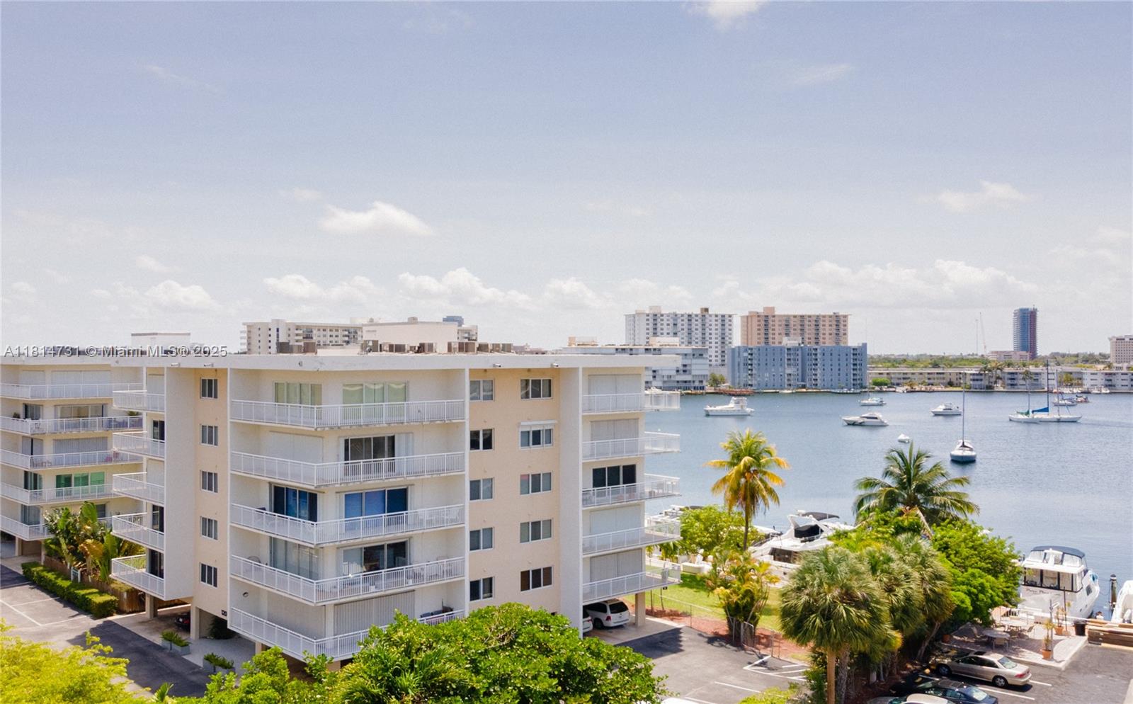 120 Golden Isles Dr #33B, Hallandale Beach, Florida image 4