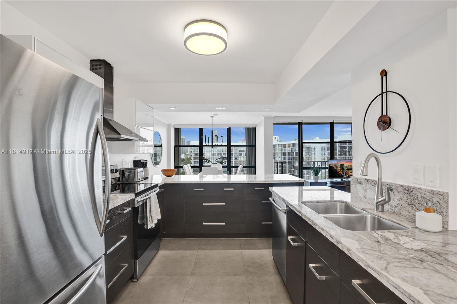 1000 Parkview Dr #818, Hallandale Beach, Florida image 11