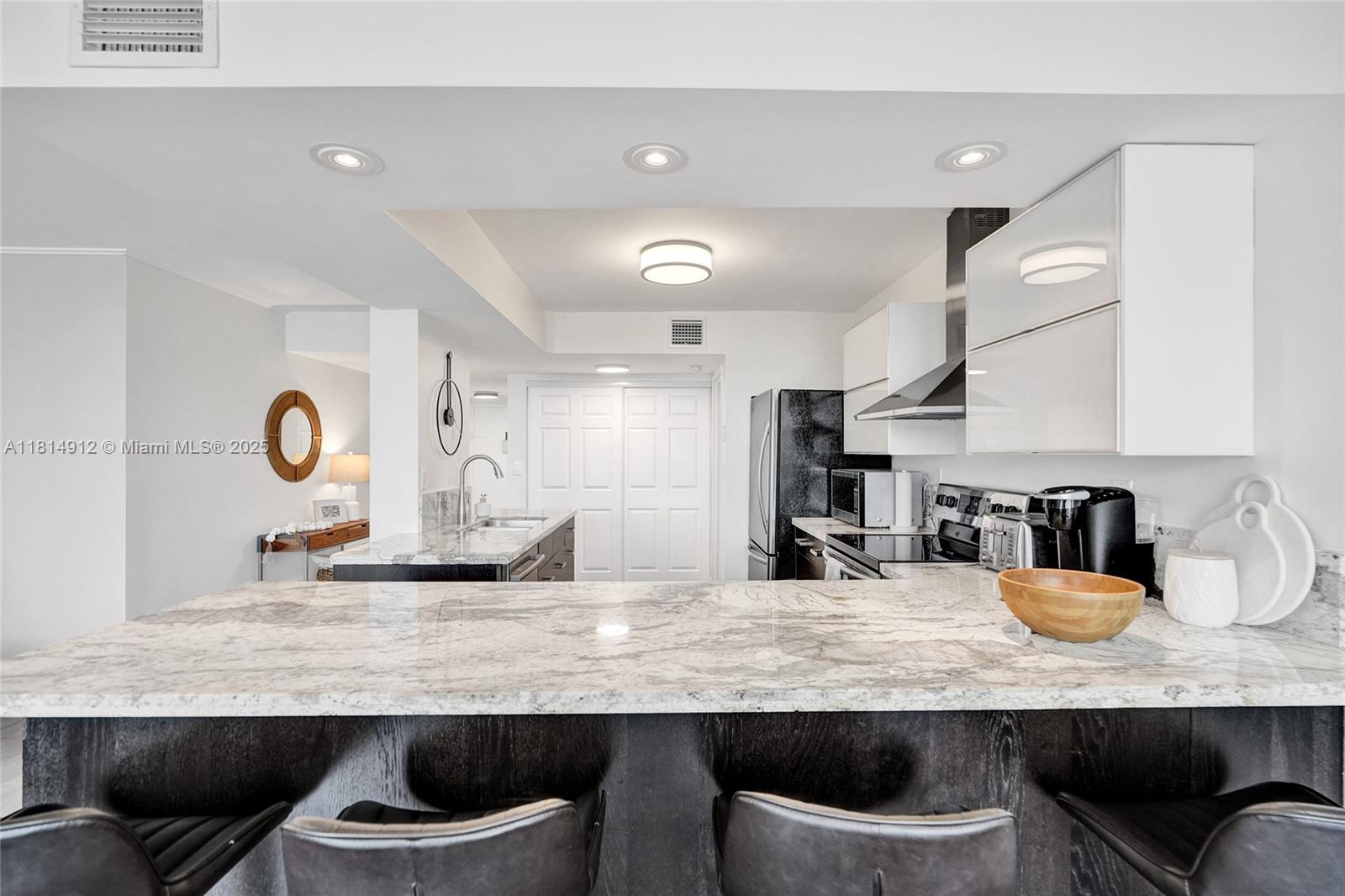1000 Parkview Dr #818, Hallandale Beach, Florida image 19