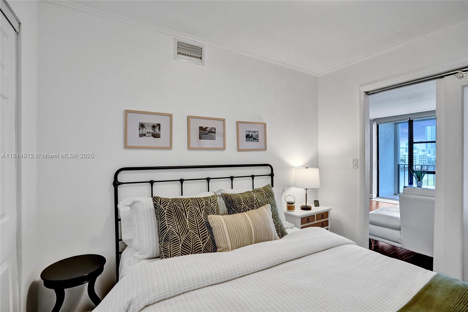 1000 Parkview Dr #818, Hallandale Beach, Florida image 34