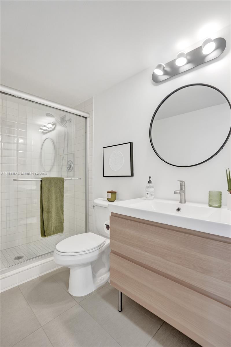 1000 Parkview Dr #818, Hallandale Beach, Florida image 37