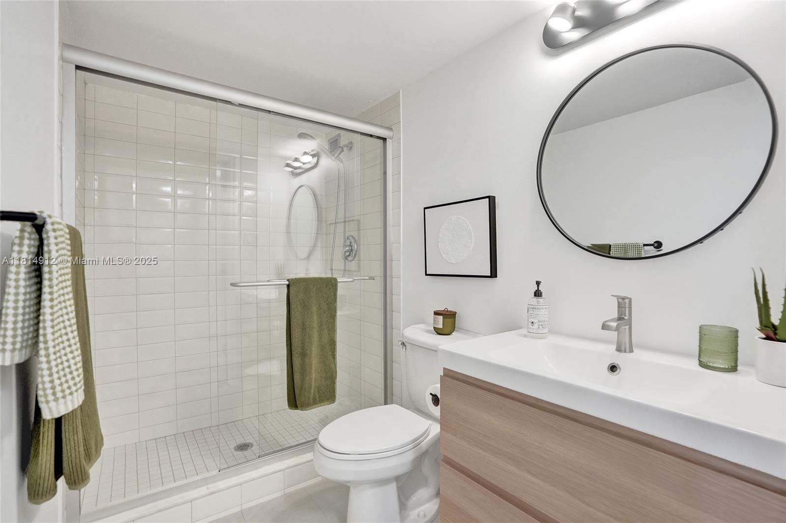 1000 Parkview Dr #818, Hallandale Beach, Florida image 38