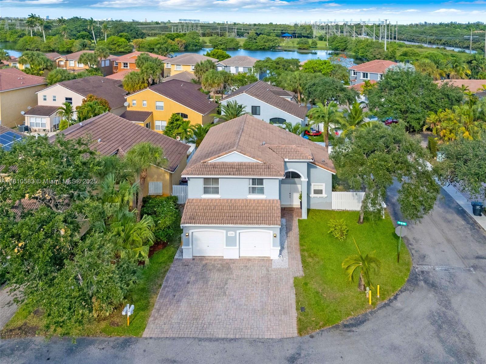 5381 SW 38th Way, Hollywood, Florida image 1