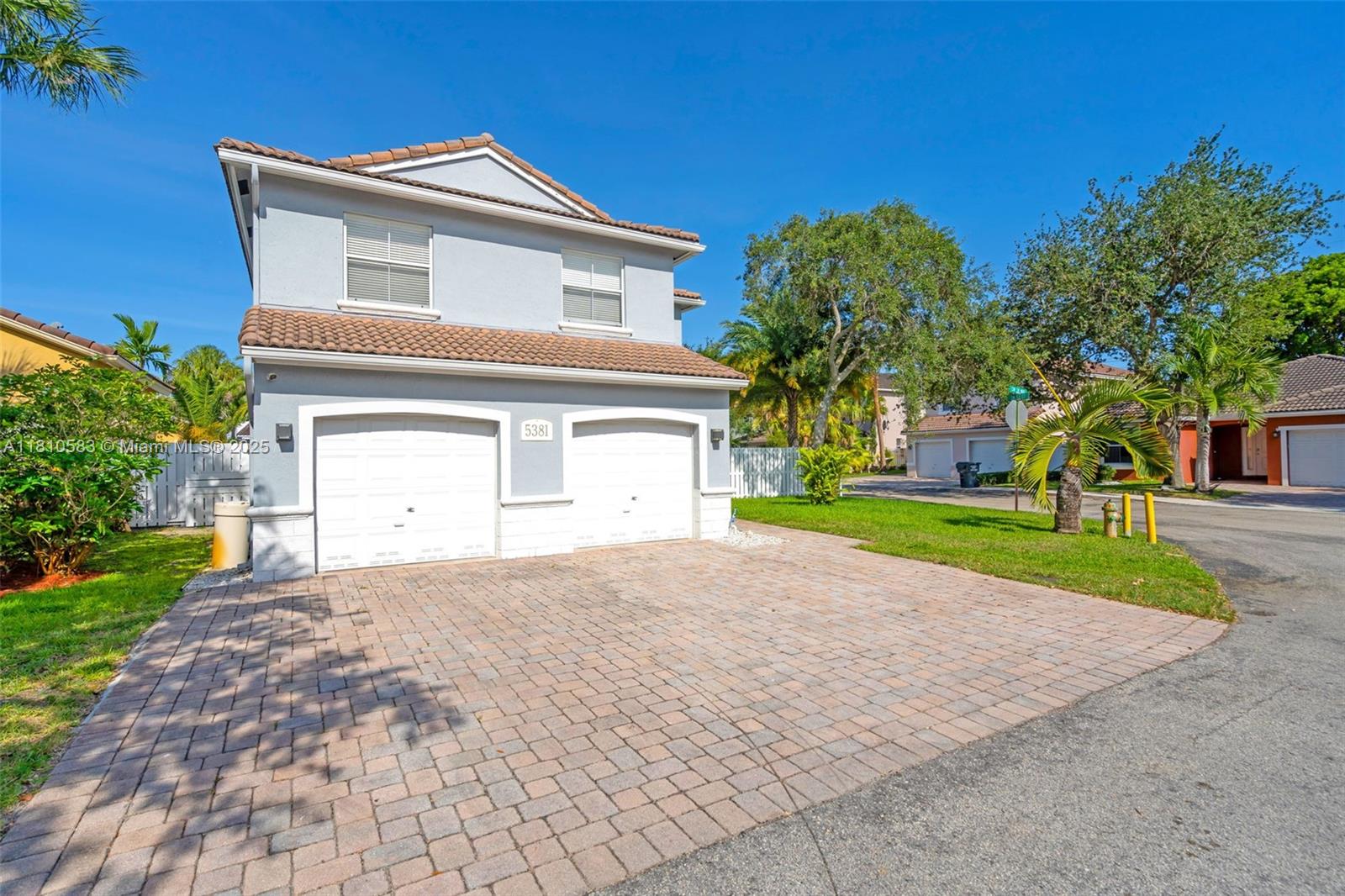 5381 SW 38th Way, Hollywood, Florida image 2
