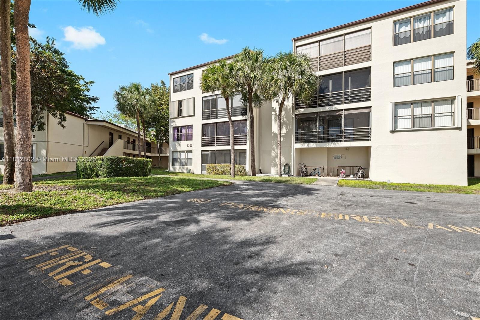 2302 S Cypress Bend Dr #210, Pompano Beach, Florida image 25