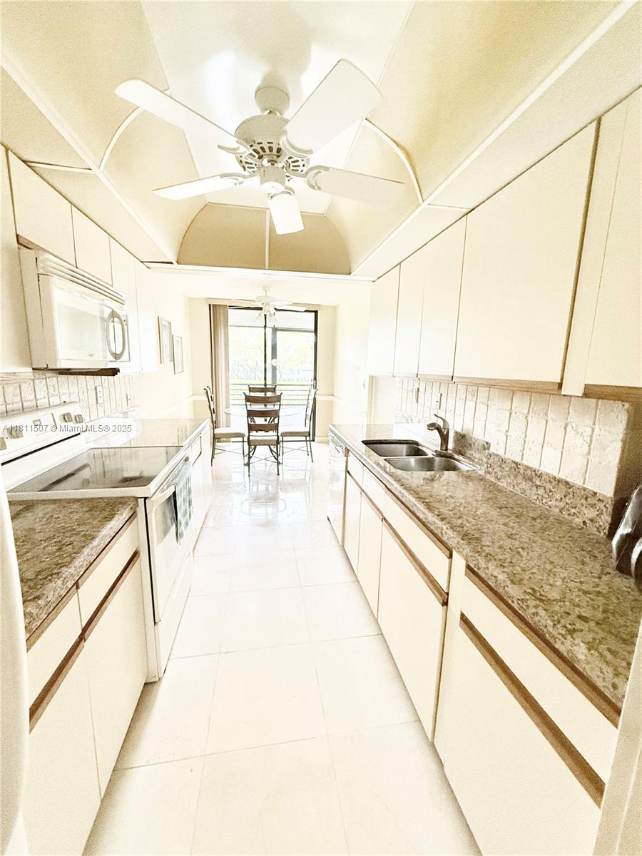 1470 Sheridan St #18C, Hollywood, Florida image 30