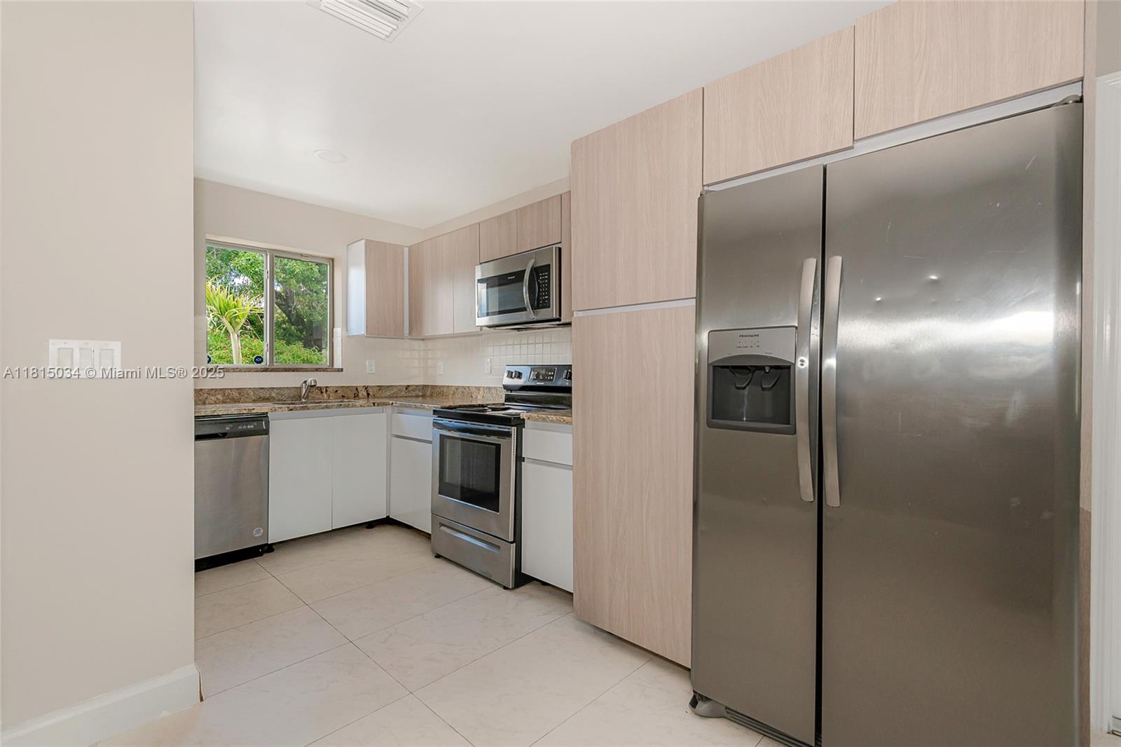 815 NW 3rd Ave, Fort Lauderdale, Florida image 8