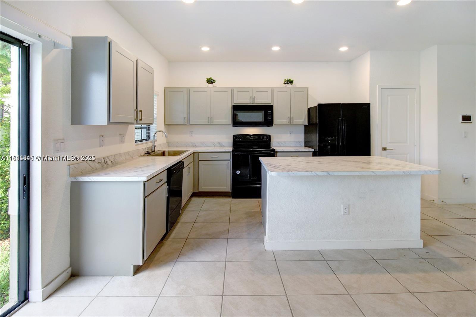 777 SW 11th St, Florida City, Florida image 3