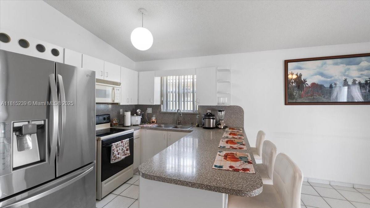 7568 W 4th Ct, Hialeah, Florida image 6