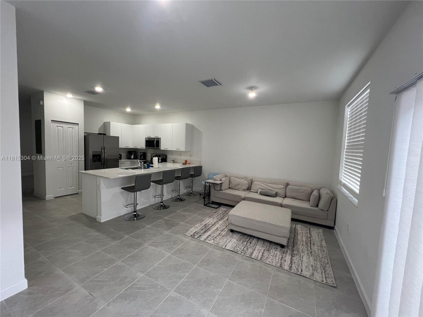Residential, Miami Gardens, Florida image 2