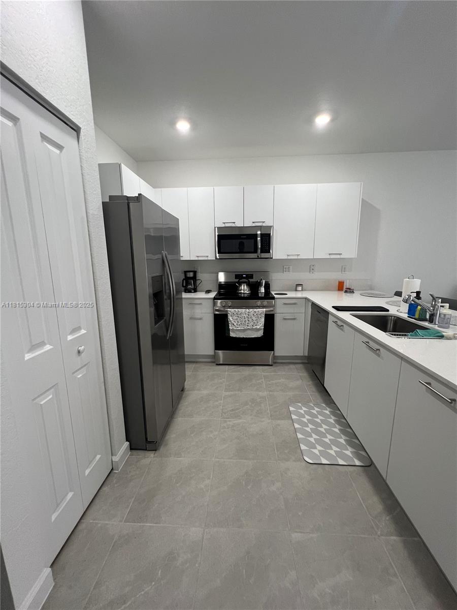 Residential, Miami Gardens, Florida image 20
