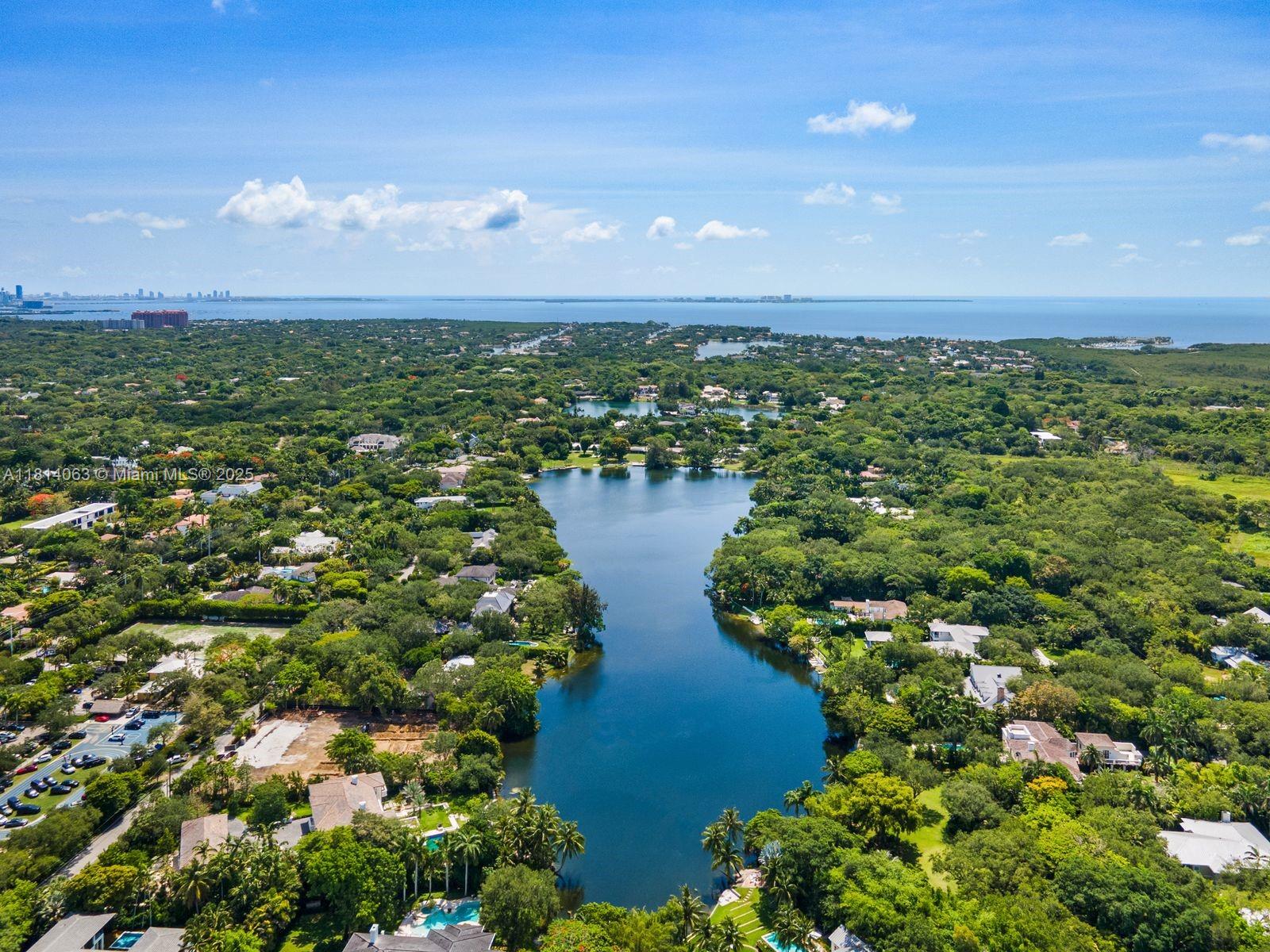 5355 Hammock Dr, Coral Gables, Florida image 10