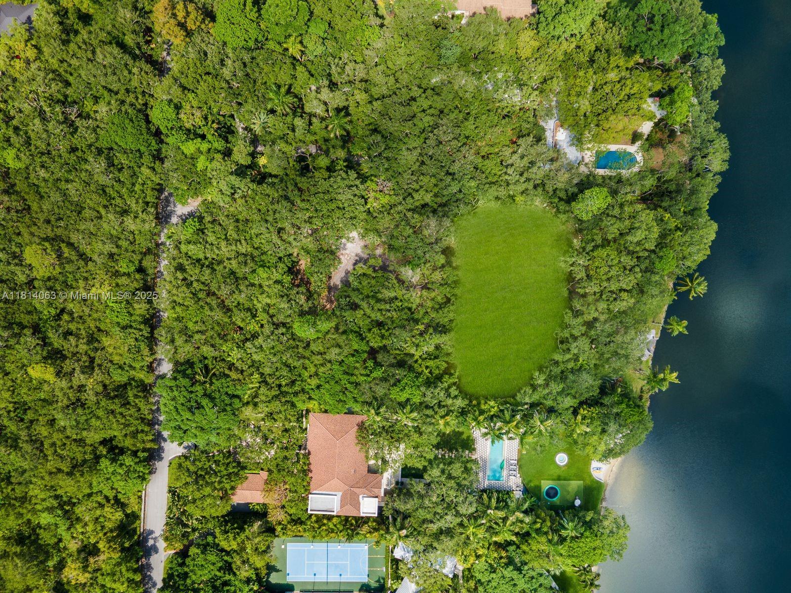 5355 Hammock Dr, Coral Gables, Florida image 6