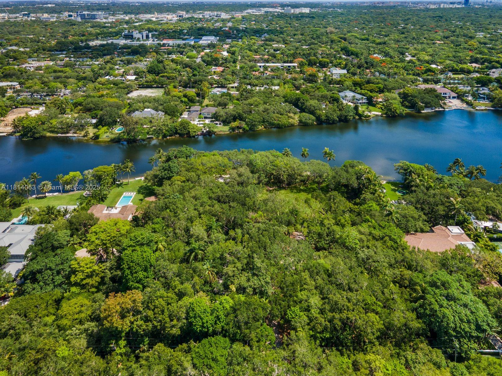 5355 Hammock Dr, Coral Gables, Florida image 8