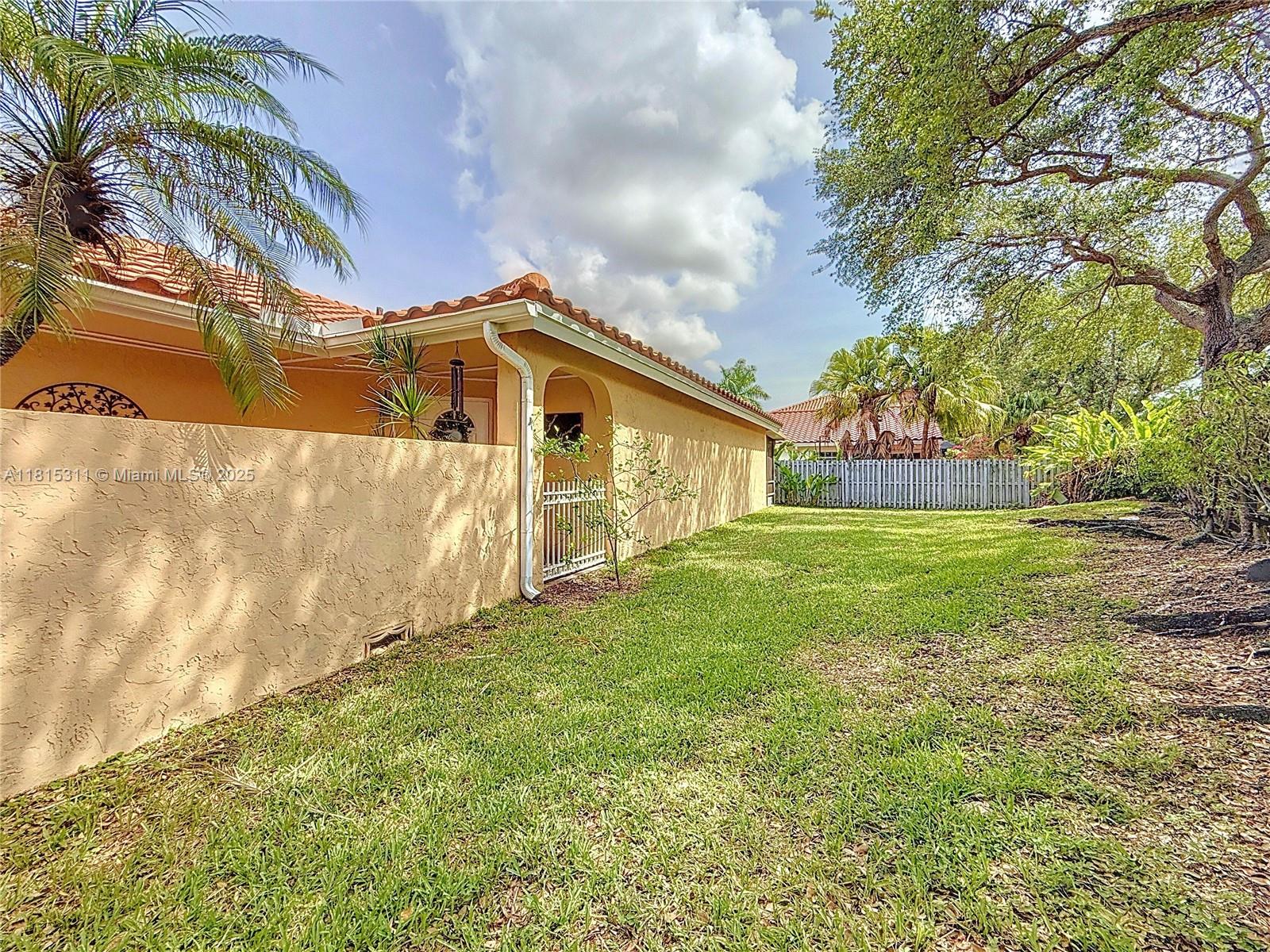 1420 Seagrape Cir, Weston, Florida image 25