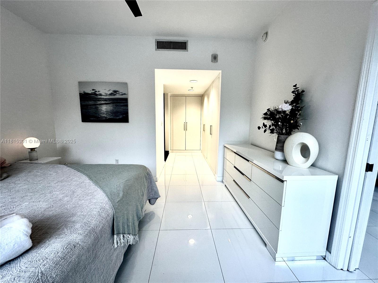 2155 Washington Ct #110, Miami Beach, Florida image 2