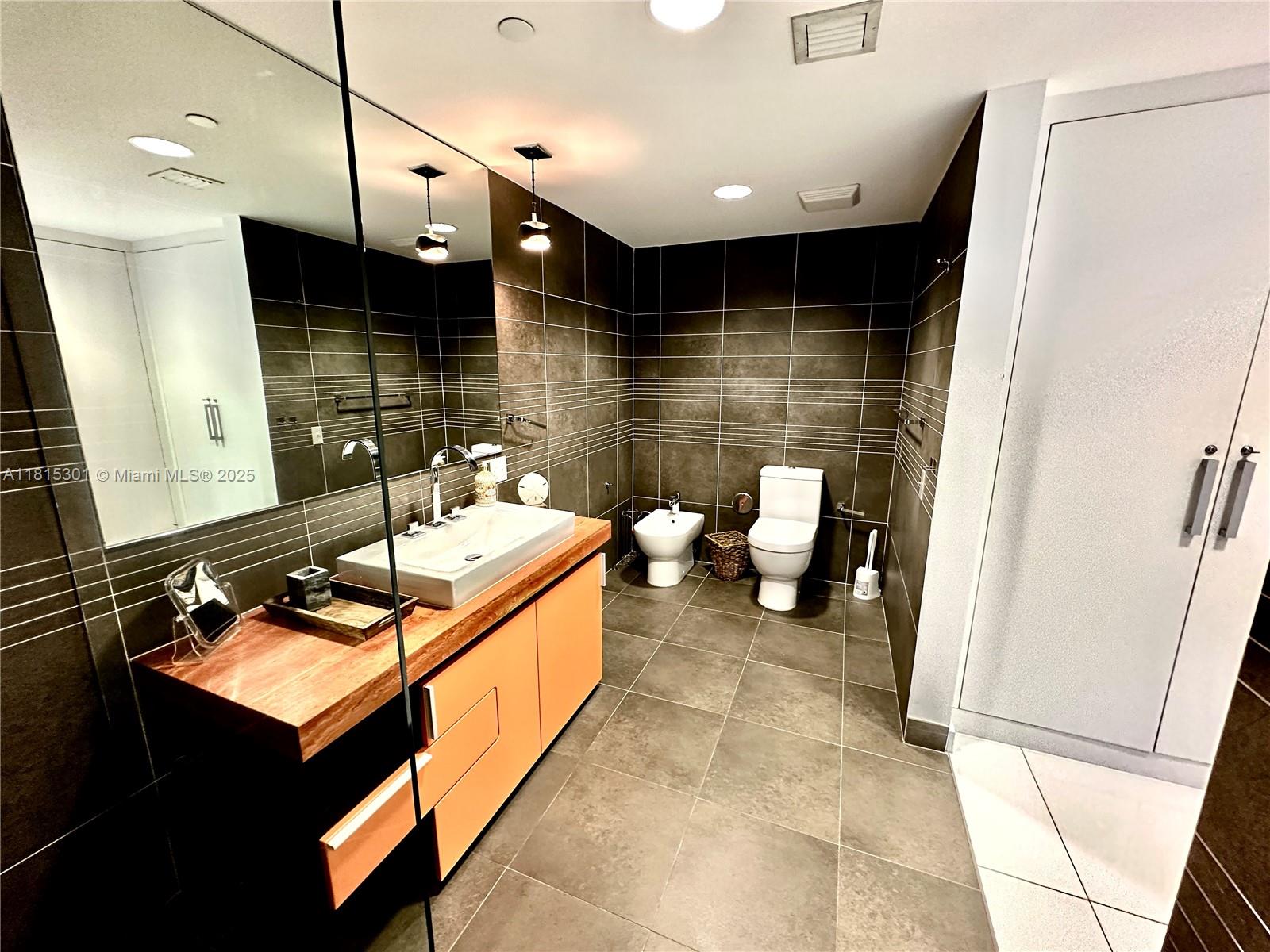 2155 Washington Ct #110, Miami Beach FL 33139