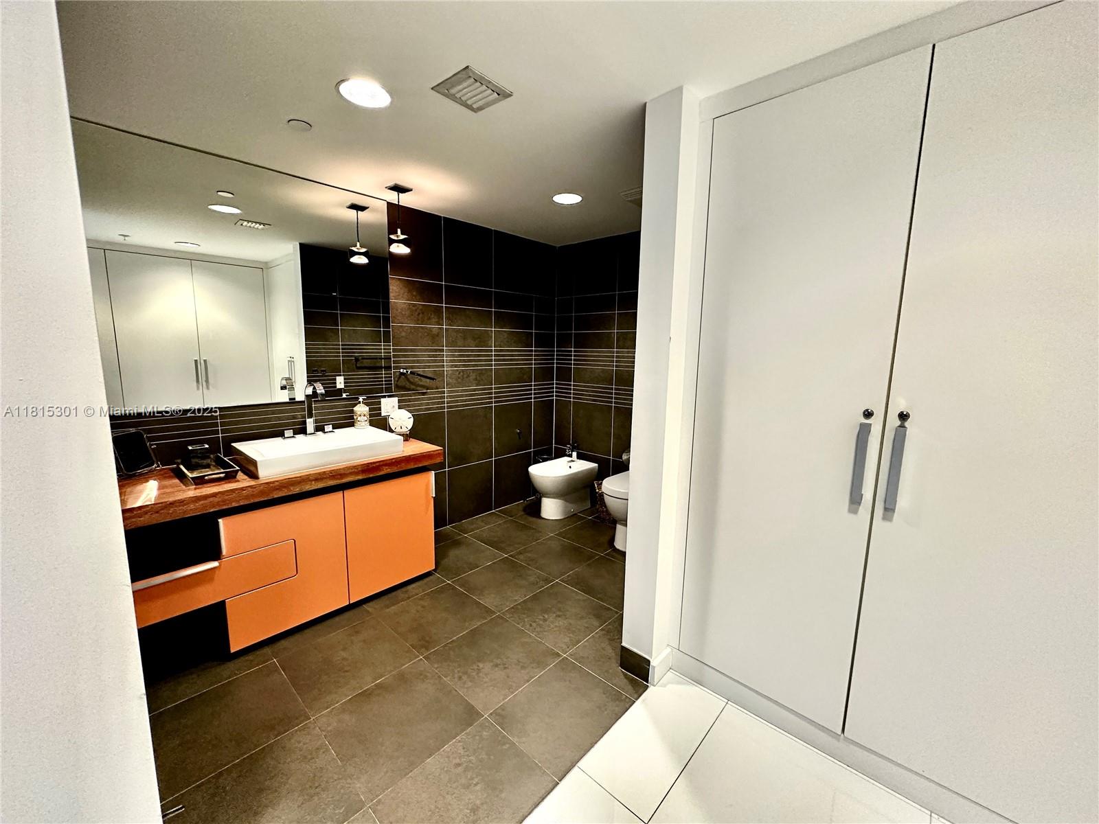 2155 Washington Ct #110, Miami Beach FL 33139