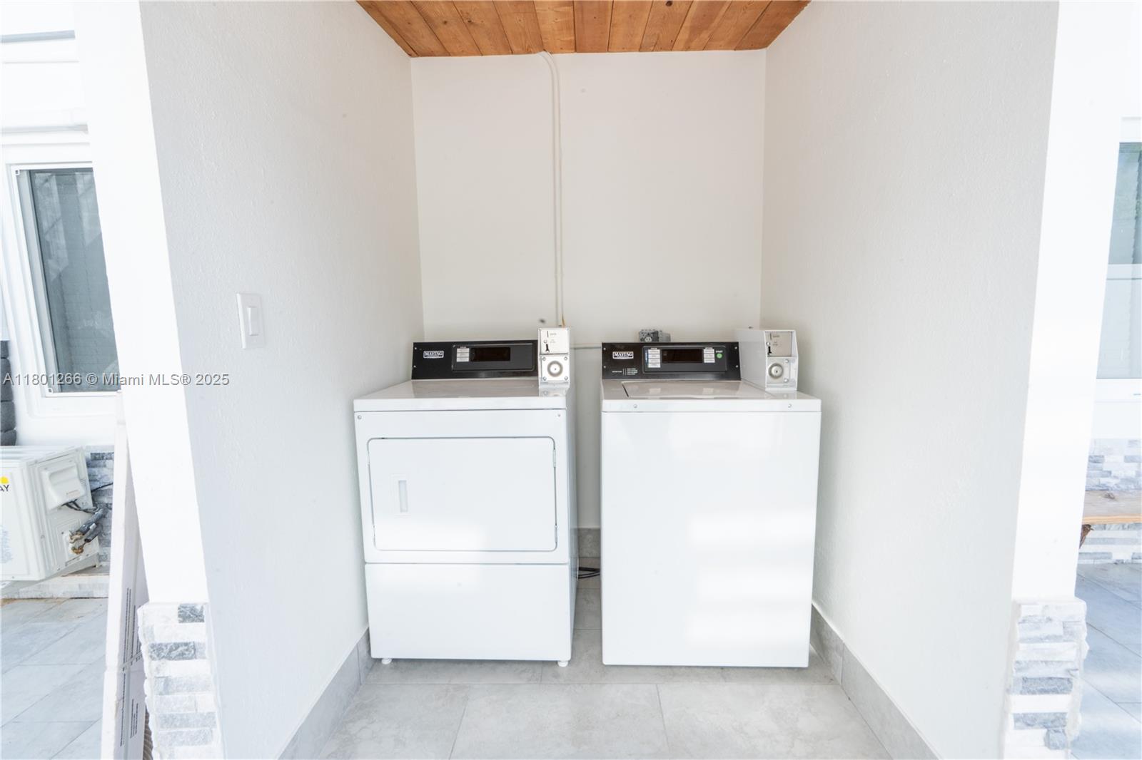 7115 Rue Granville, Miami Beach, Florida image 17