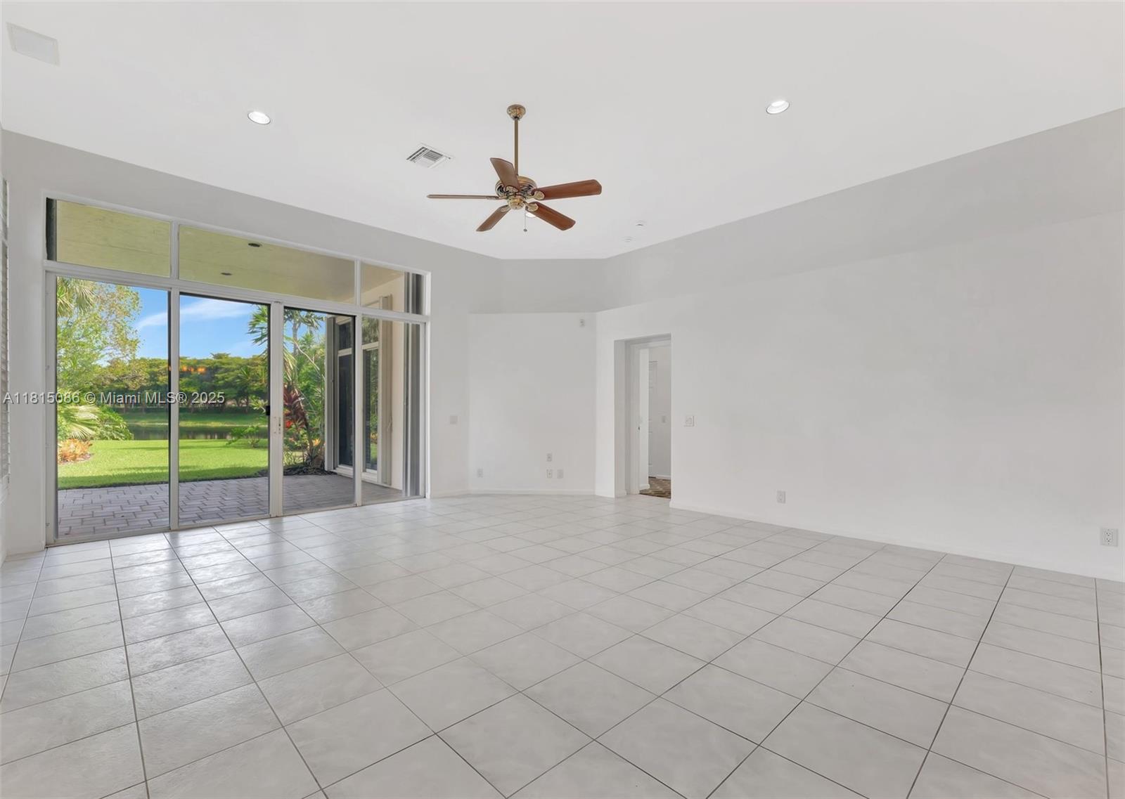 2539 Bay Pointe Dr, Weston, Florida image 10