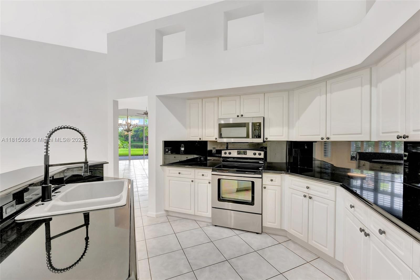 2539 Bay Pointe Dr, Weston, Florida image 13