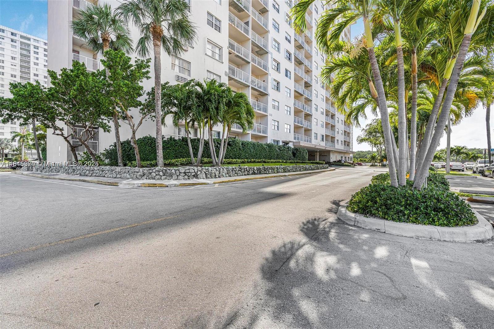 400 Kings Point Dr #831, Sunny Isles Beach, Florida image 2