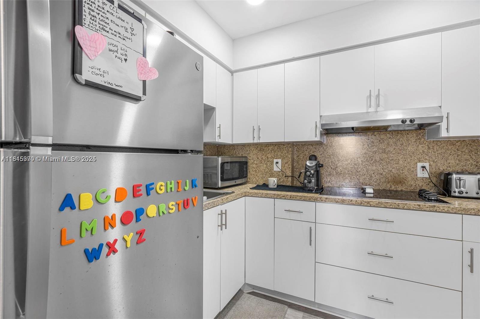 400 Kings Point Dr #831, Sunny Isles Beach, Florida image 9