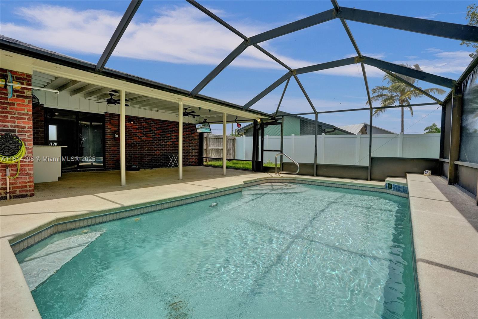 2398 SE Bordeaux Ct, Port St. Lucie, Florida image 2