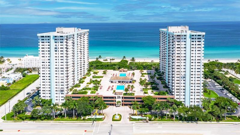 Condo for Sale in Hollywood, FL