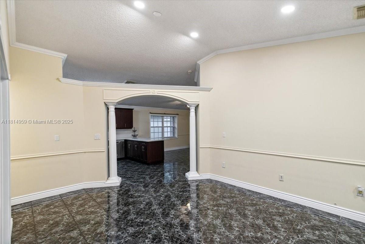 17610 SW 4th Ct, Pembroke Pines, Florida image 4