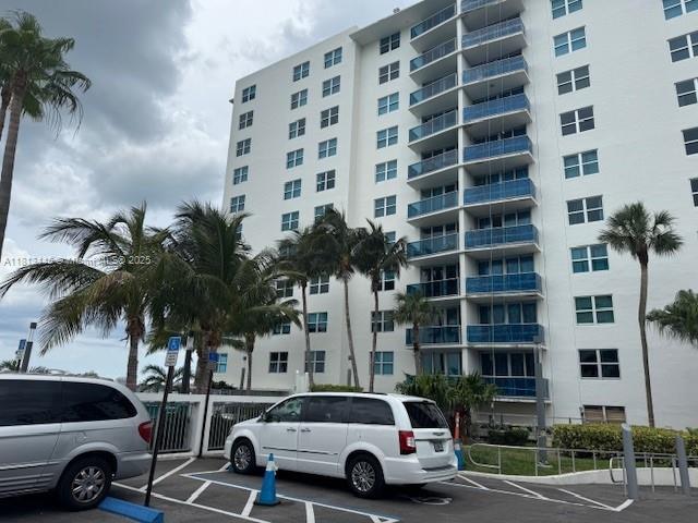 7501 E Treasure Dr #2G, North Bay Village, Florida image 2