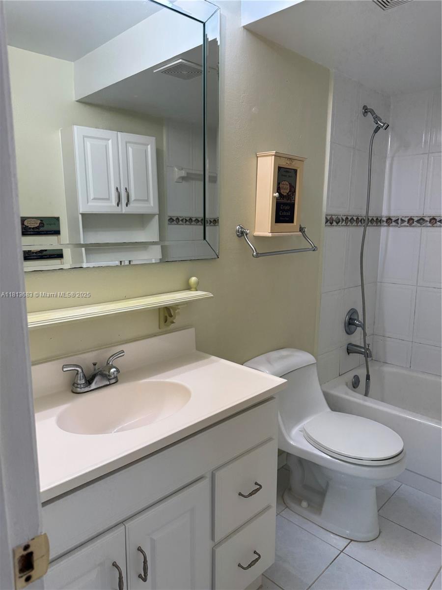 9721 Sunrise Lakes Blvd #101, Sunrise, Florida image 30