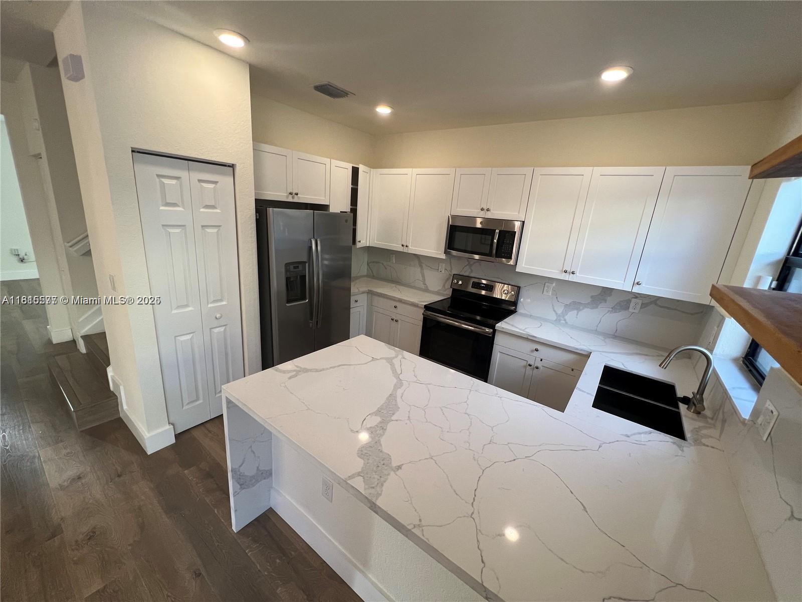 10617 W 33rd Way, Hialeah, Florida image 4