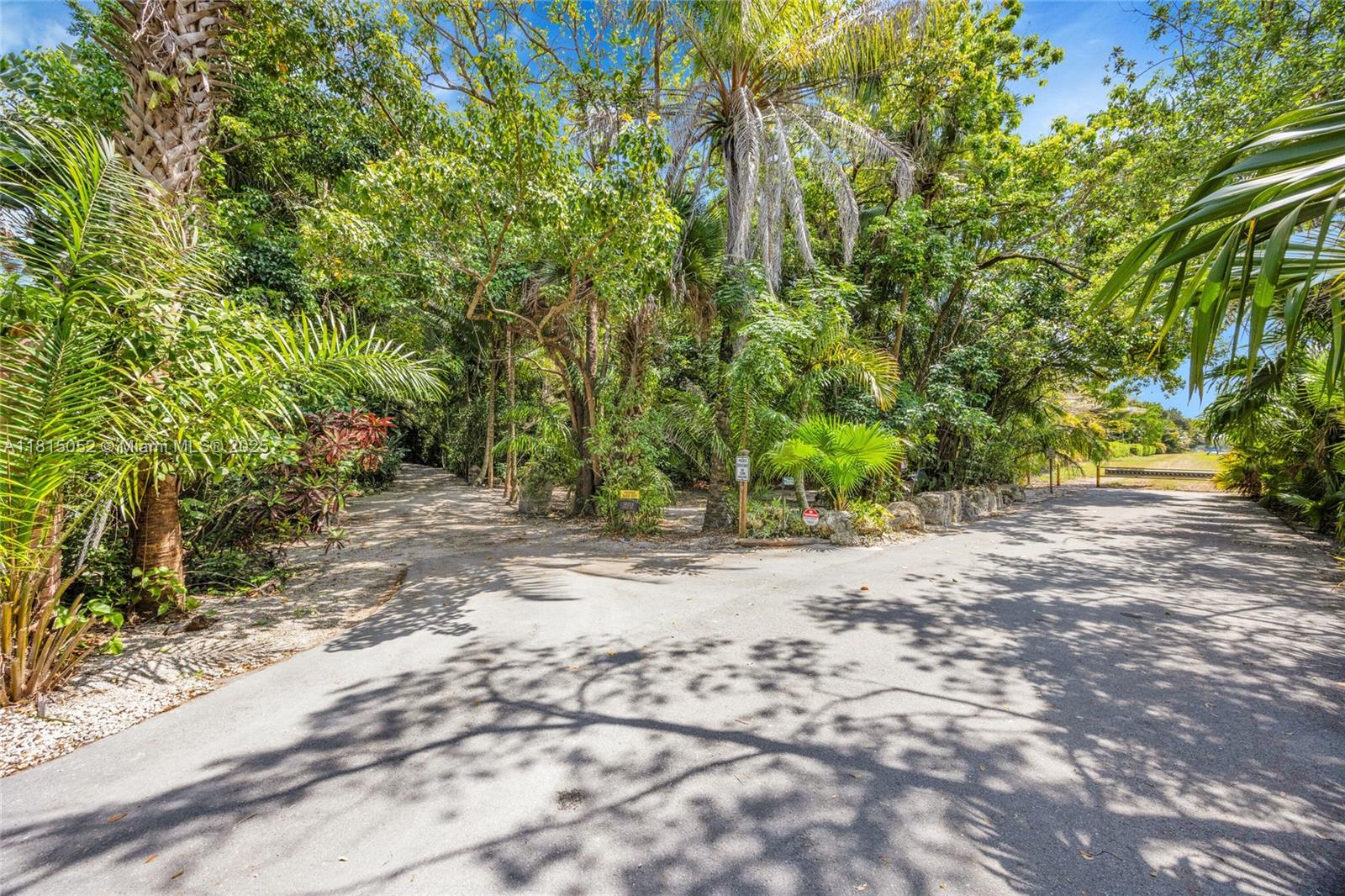 10005 Snapper Creek Rd, Coral Gables, Florida image 2