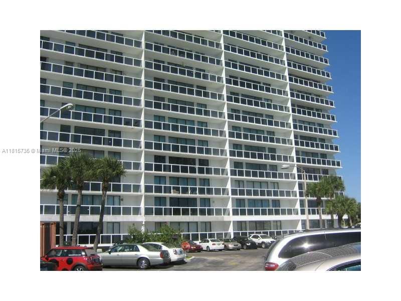 20505 E Country Club Dr #138, Aventura, Florida image 2
