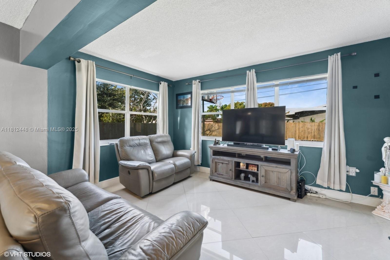 1831 SW 42nd Ter, Fort Lauderdale, Florida image 11